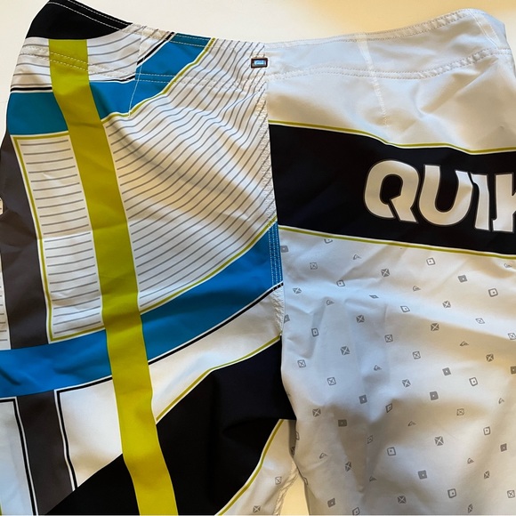 Quiksilver Swim Trunks (Size 34) (2x Bundle) - Picture 6 of 7